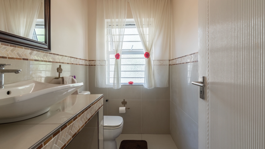 5 Bedroom Property for Sale in Plattekloof 2 Western Cape